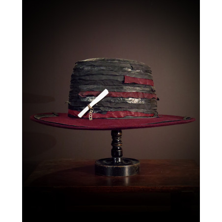Move - Hat with silver cigarette holder