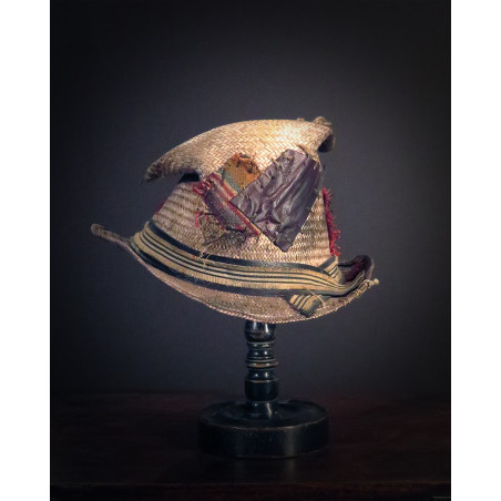 Move - Hat with feathers