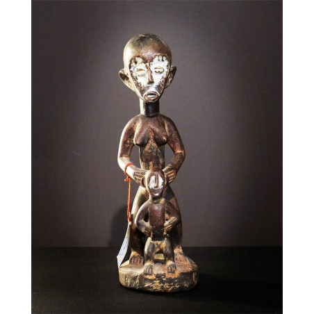 Afrique - Mother and son statue