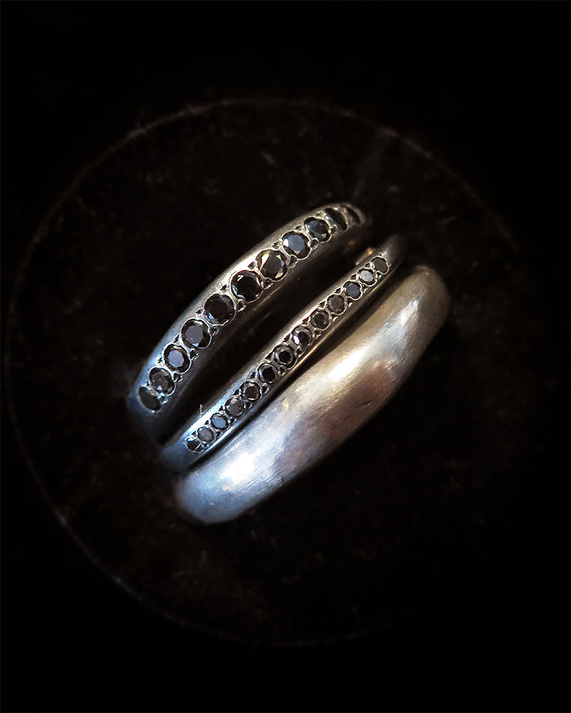 Rosa Maria - Hammered Rings with Diamonds