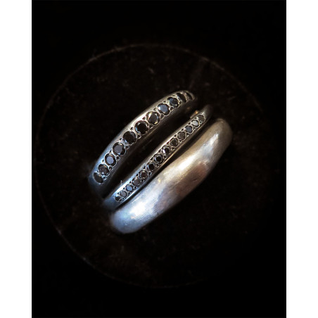 Rosa Maria - Hammered Rings with Diamonds
