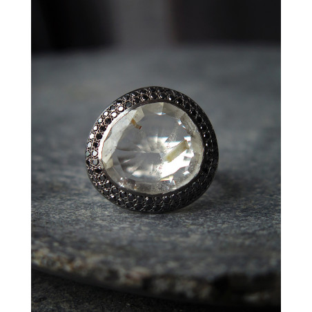 Rosa Maria - White quartz and black diamonds