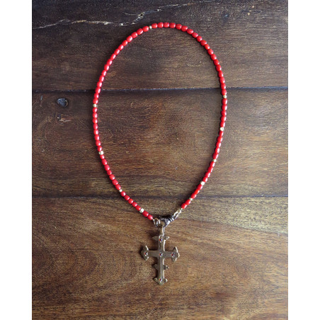 Catherine Michiels - David Cross and short coral necklace