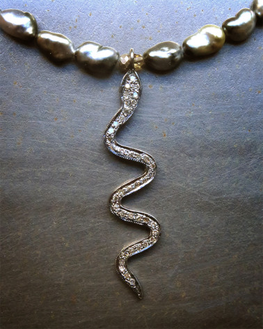 Collier perles et serpent diamants
