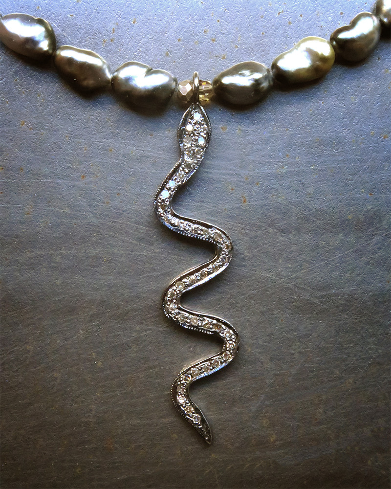 Catherine Michiels - Pearls ans diamonds snake Necklace
