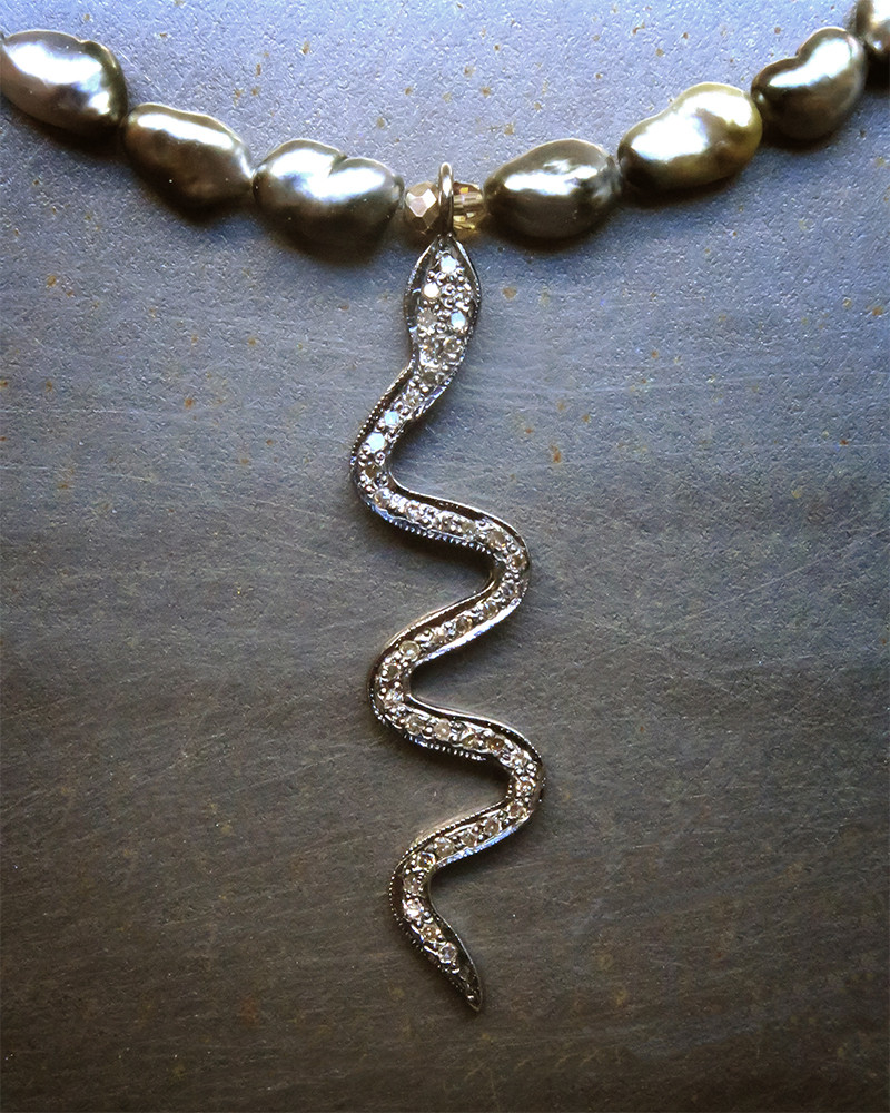 Catherine Michiels - Pearls ans diamonds snake Necklace Catherine Michiels - Pearls ans diamonds snake Necklace
