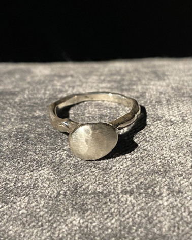 Rosa Maria - Ring with Hammered Top