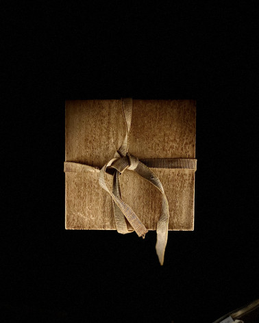 Japan - 3 small antique plates in wooden box
