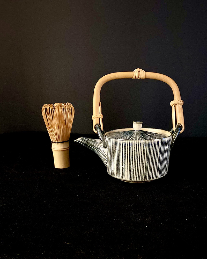 Japan - Blue stripes teapot Japan - Blue stripes teapot