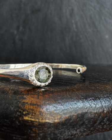 Rosa Maria - Silver bracelet with green rutile quartz and diamonds