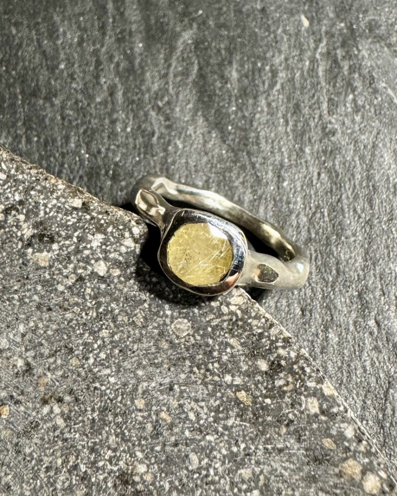 Rosa Maria - petite bague quartz doré Rosa Maria - petite bague quartz doré