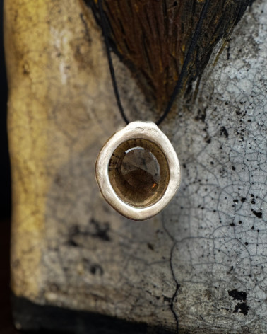Medallion pendant in hammered silver and smoky quartz - Rosa Maria