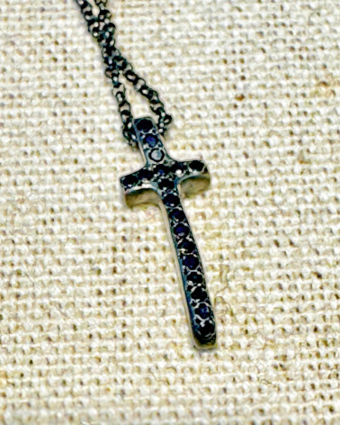 Pendentif croix en argent oxydé et diamants noirs – Rosa Maria