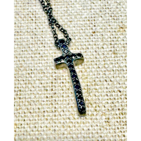 Pendentif croix en argent oxydé et diamants noirs – Rosa Maria